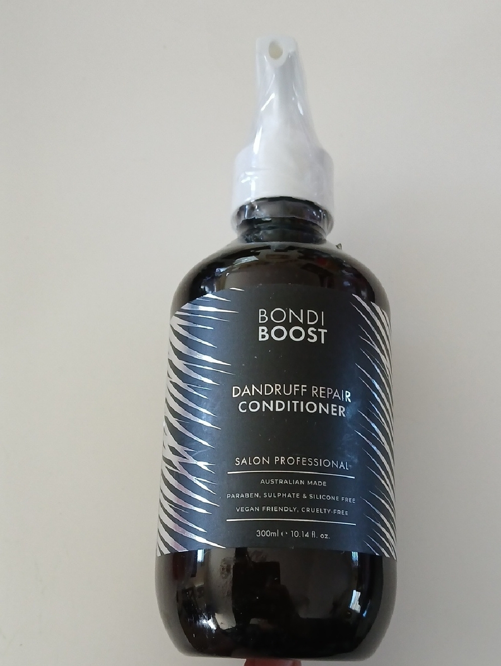 Bondi Boost Dandruff Repair Conditioner - White & Black